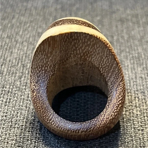 Vintage Large Oval Wood And Mother Of Pearl Statement Ring Sz 9 - Picture 5 of 8